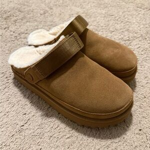 Ugg Women’s Goldenstar Clog NWOT